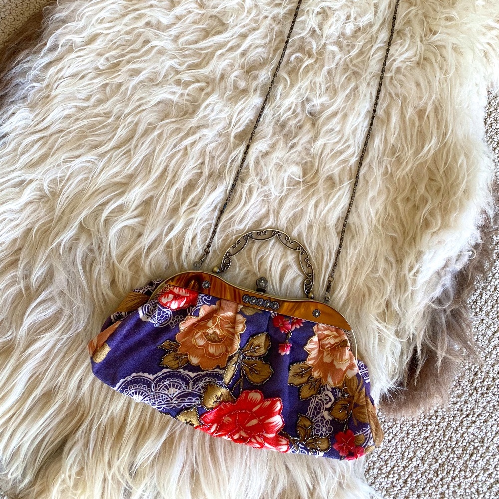 Beaded Vintage Rose Bag With Metal Handle & Strap